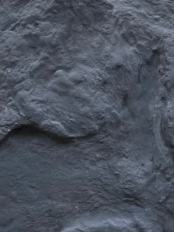 Efektiseinä Basebeton Rockwall tasoitetun seinän päälle, asennettuna, eri värejä