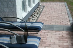 Patiokivi 105x140x60 mm patinoitu pieni musta
